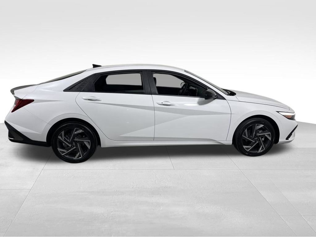 New 2025 Hyundai Elantra SEL image 6