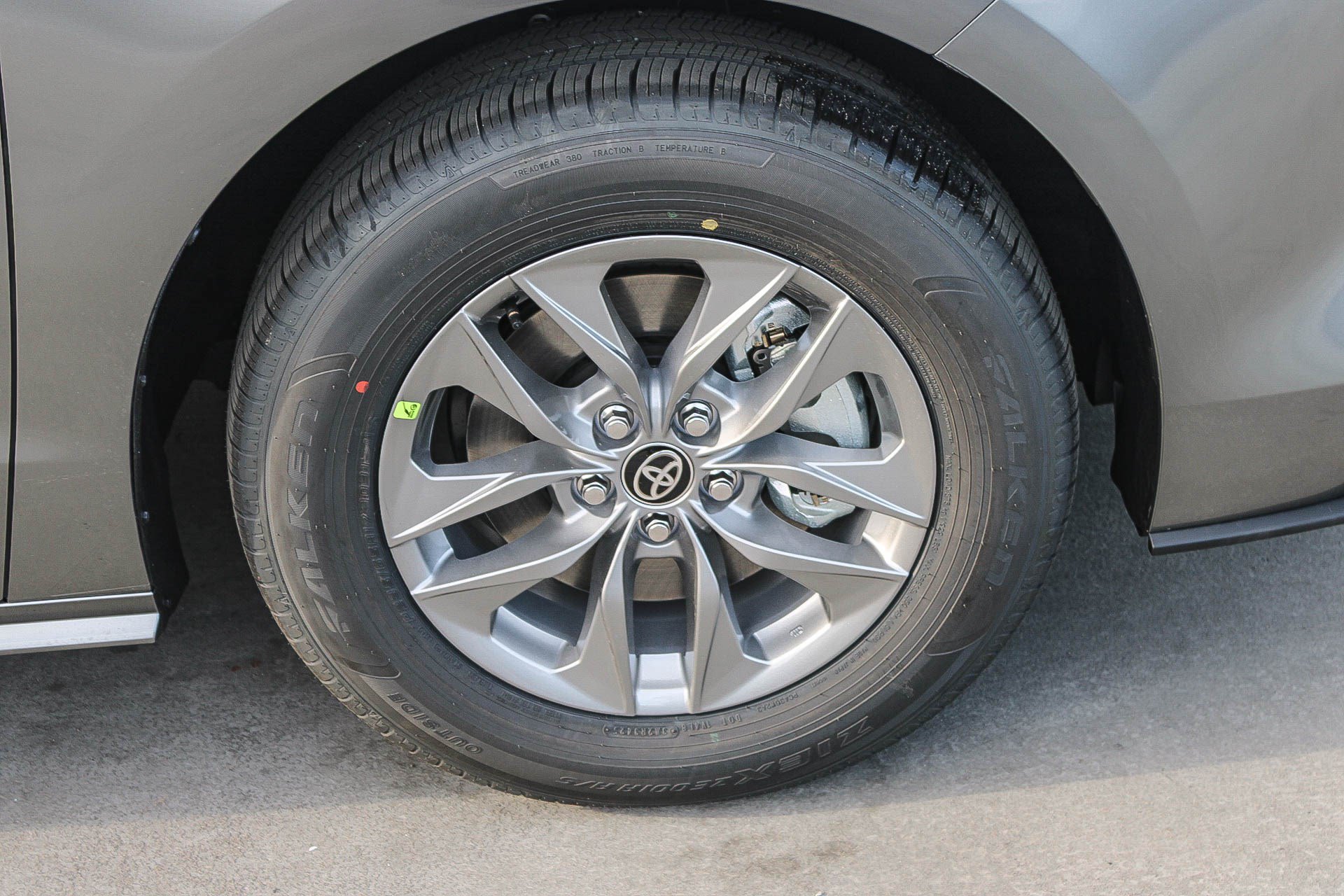 New 2026 Toyota Sienna LE FWD image 11