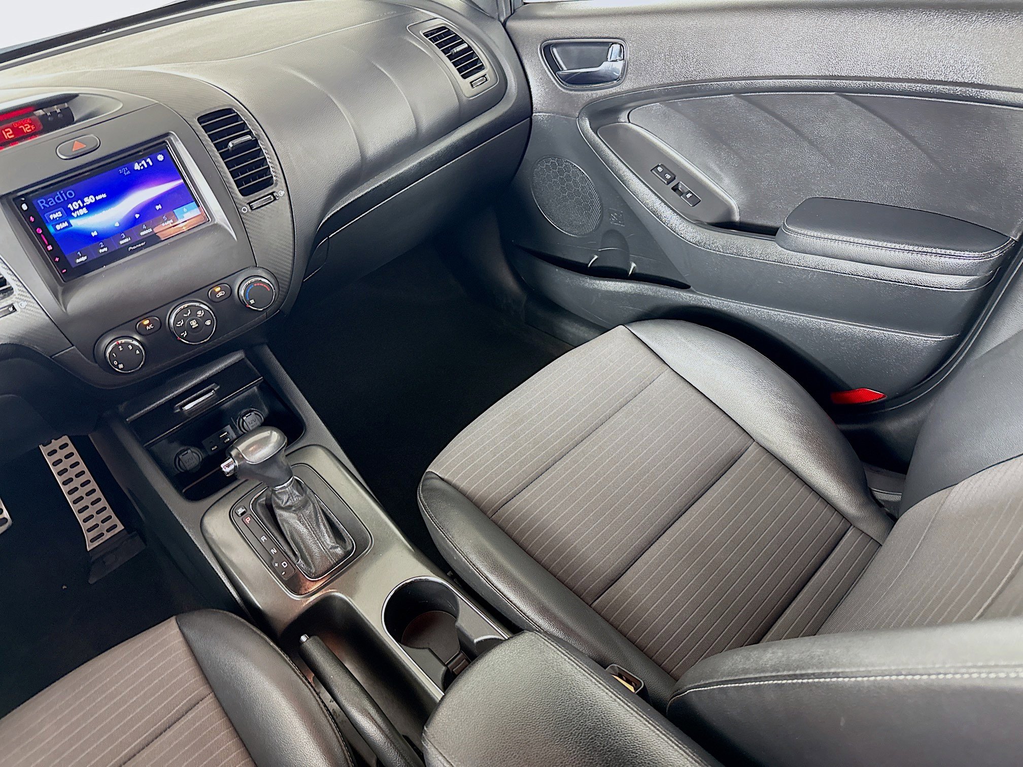 Used 2016 Kia Forte SX image 26