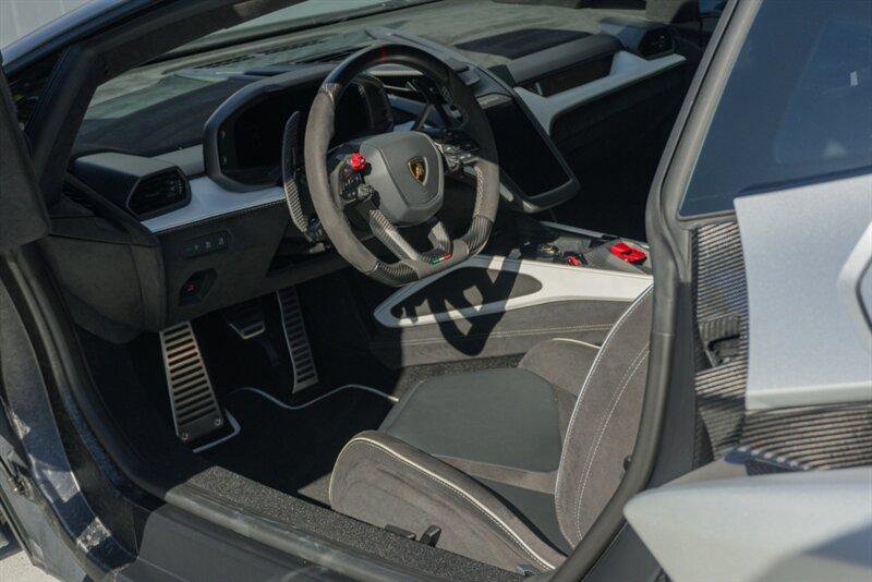 Used 2024 Lamborghini Revuelto image 64