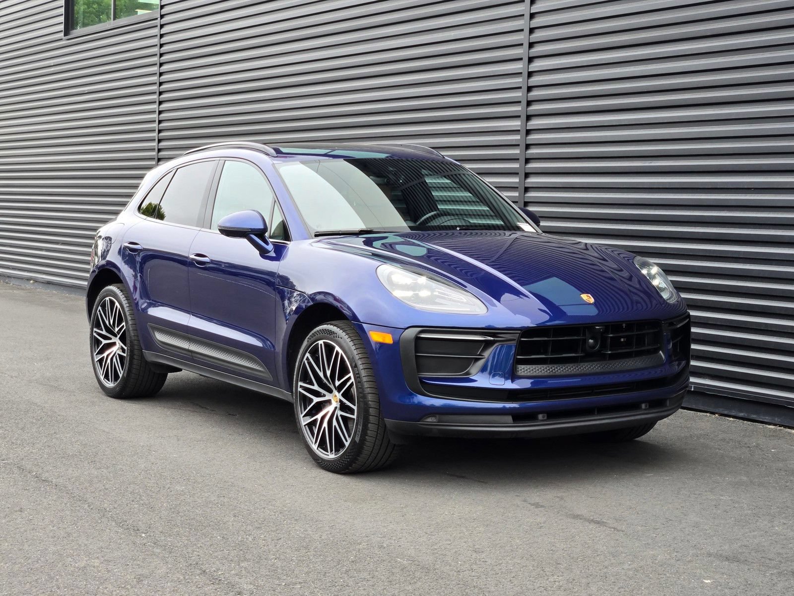 Used 2024 Porsche Macan AWD/4WD image 9