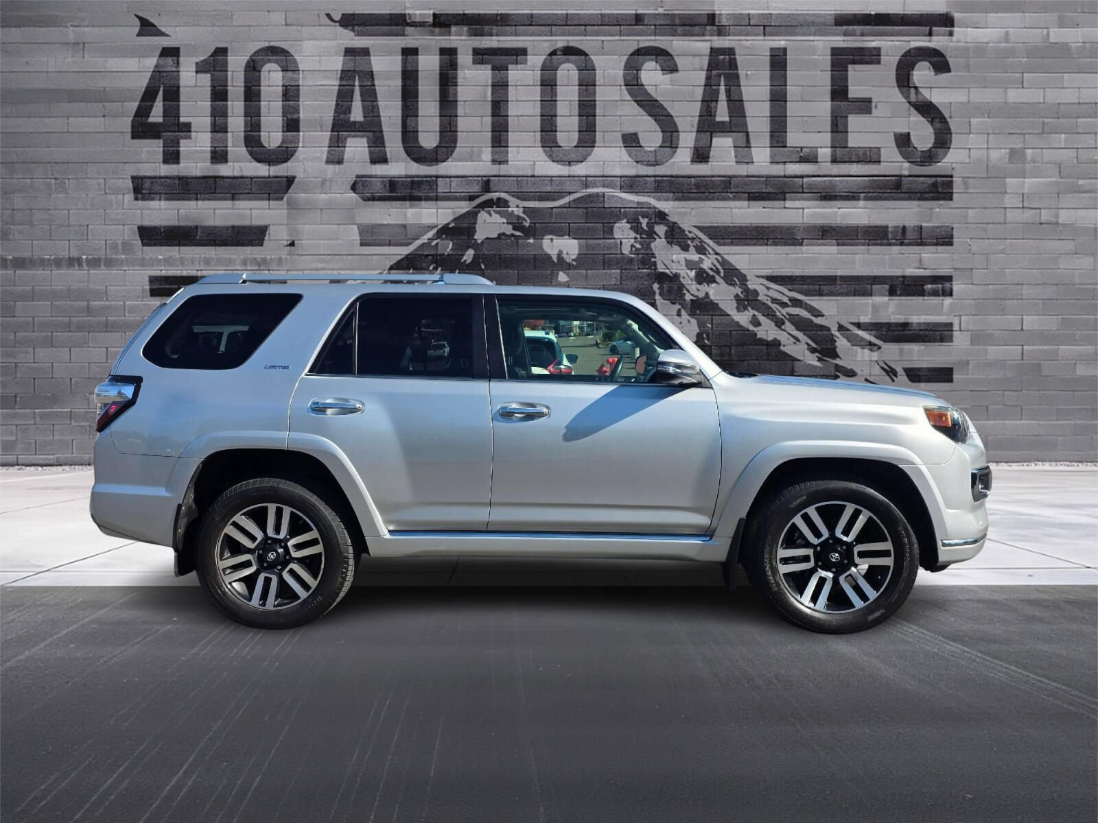 Used 2014 Toyota 4Runner Limited AWD/4WD image 2