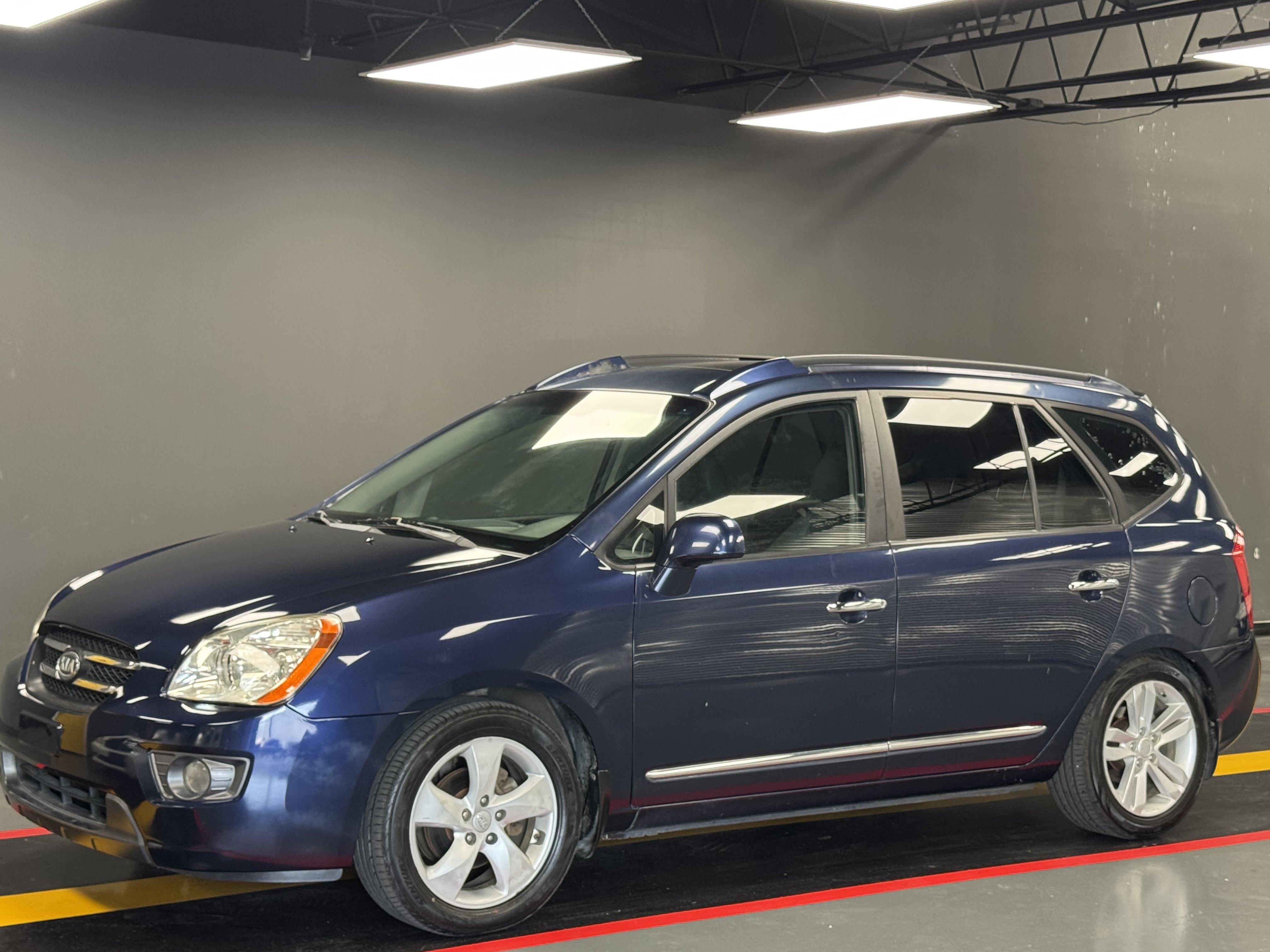 Used 2007 Kia Rondo EX w/ Premium Pkg FWD image 1
