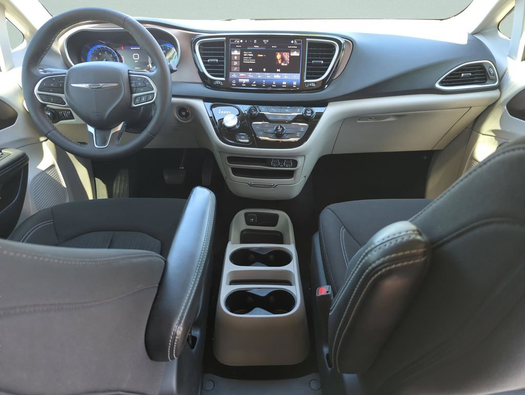 Used 2024 Chrysler Voyager LX FWD image 19