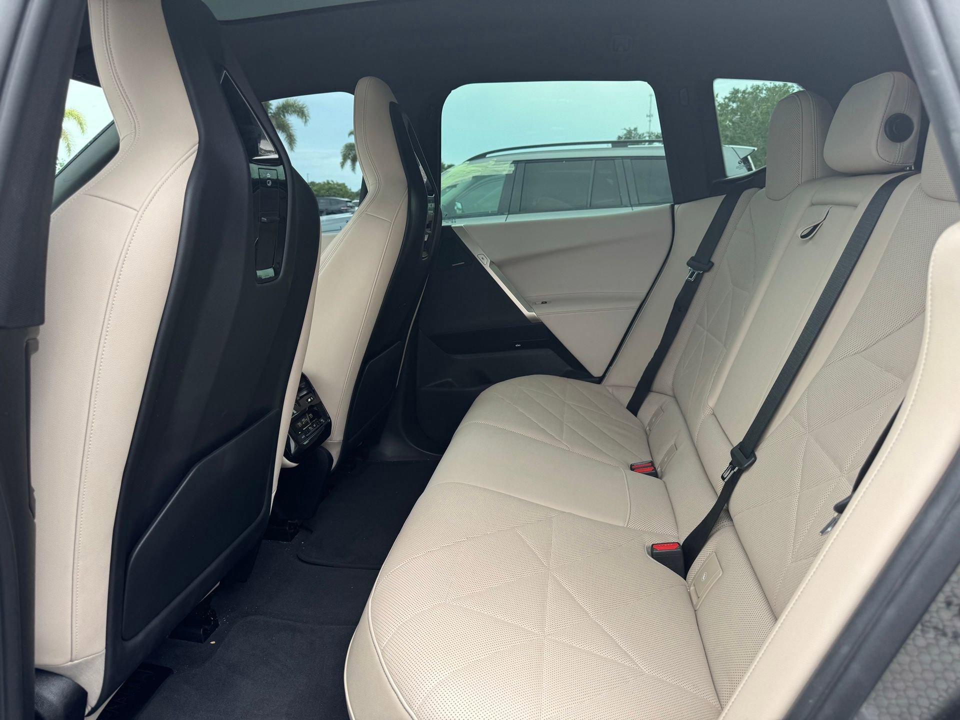 Certified 2024 BMW iX xDrive50 w/ Sport Package AWD/4WD image 7