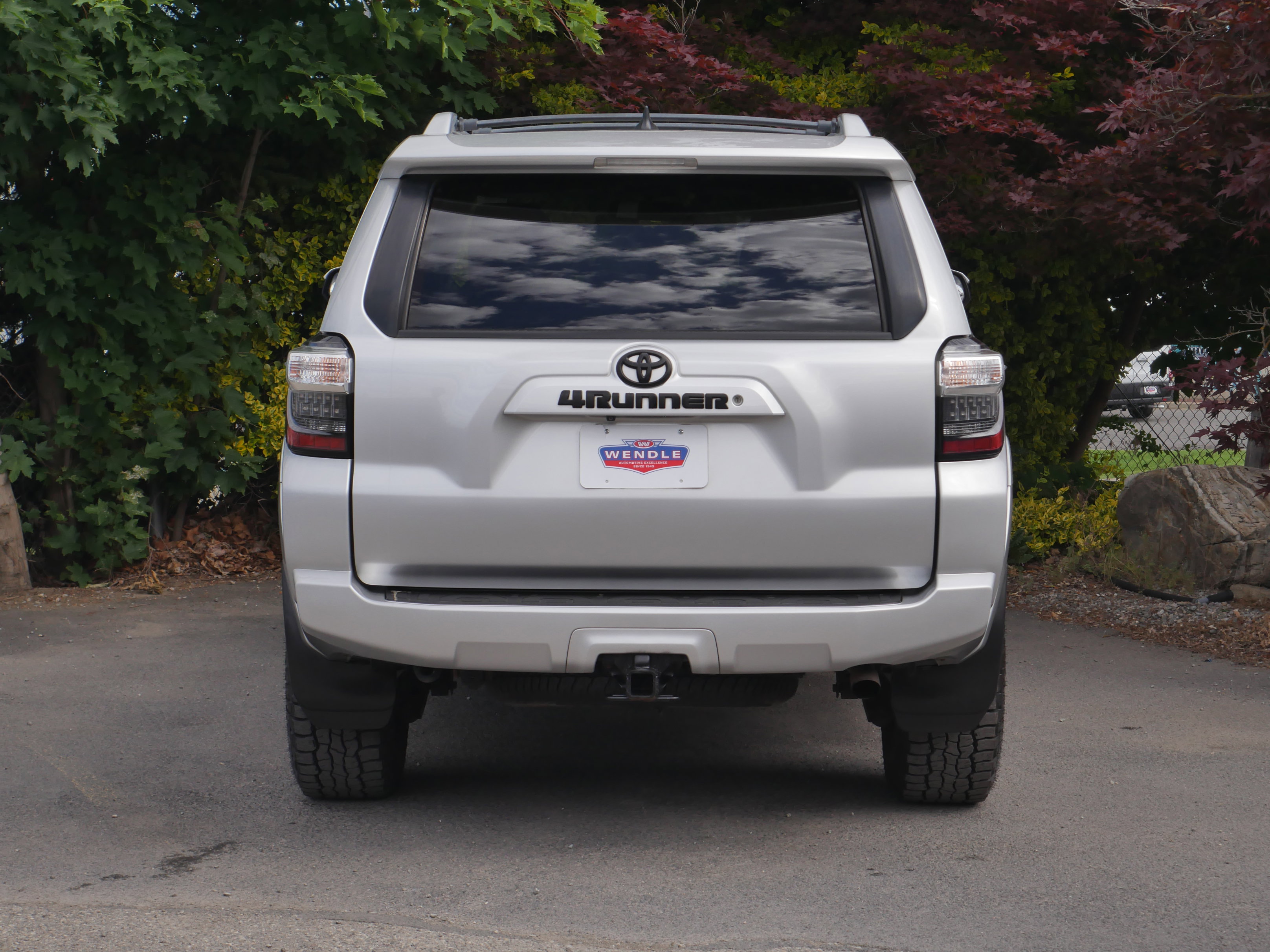 Used 2018 Toyota 4Runner SR5 AWD/4WD image 18