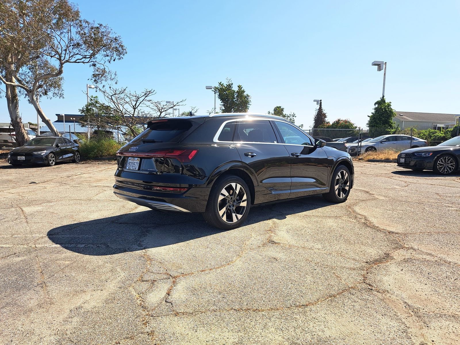 Used 2023 Audi e-tron Premium Plus w/ Premium Plus Package image 3