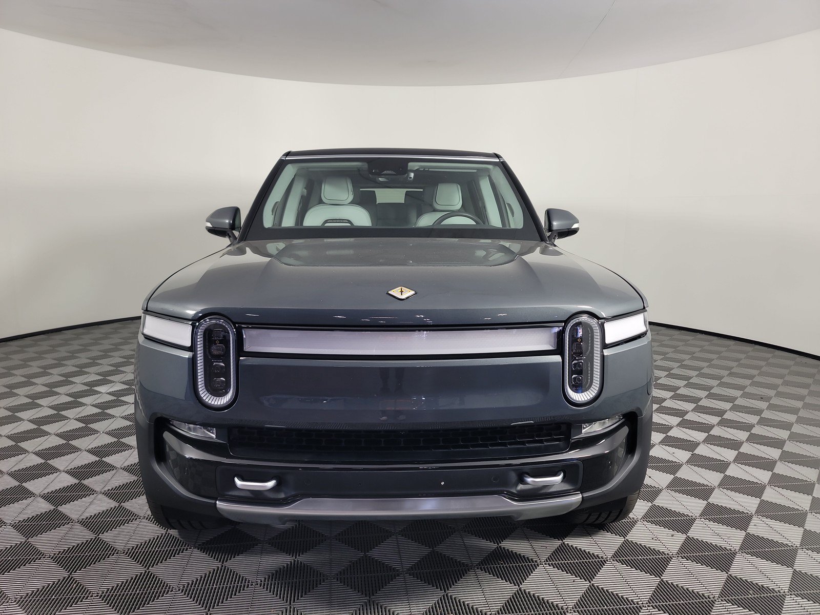 Used 2024 Rivian R1S Adventure AWD/4WD image 8