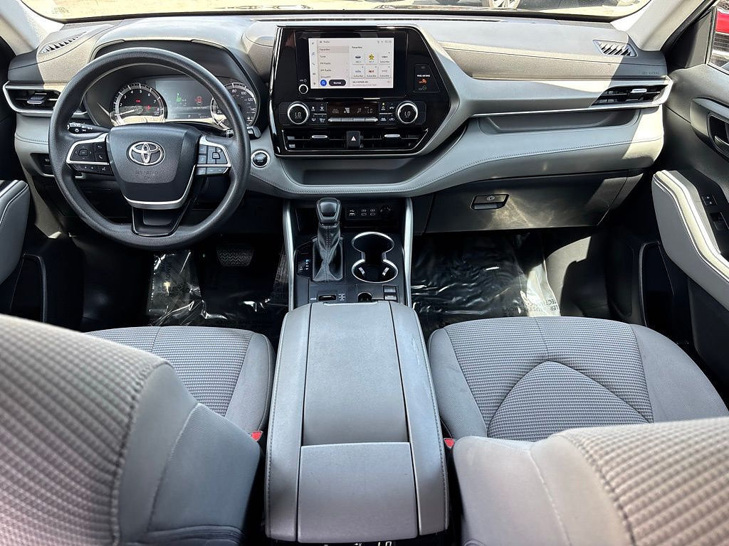 Used 2023 Toyota Highlander L FWD image 14