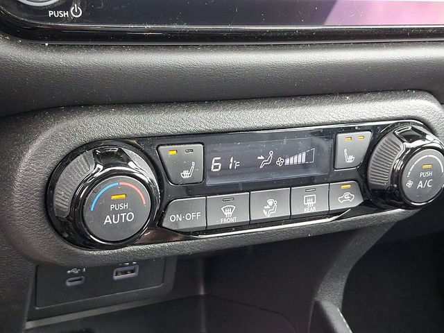 Used 2023 Nissan Kicks SR w/ SR Premium Package FWD image 17