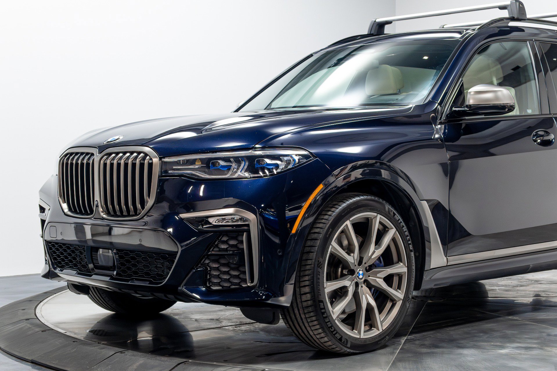 Used 2021 BMW X7 M50i image 4
