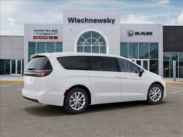 New 2027 Chrysler Pacifica Select AWD/4WD image 4