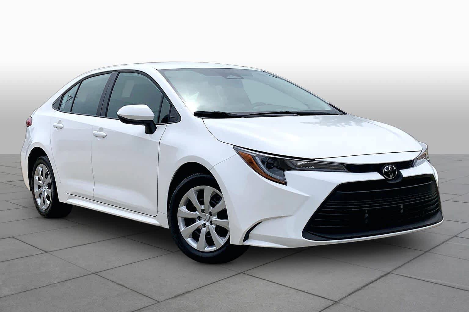 Used 2026 Toyota Corolla LE FWD image 3