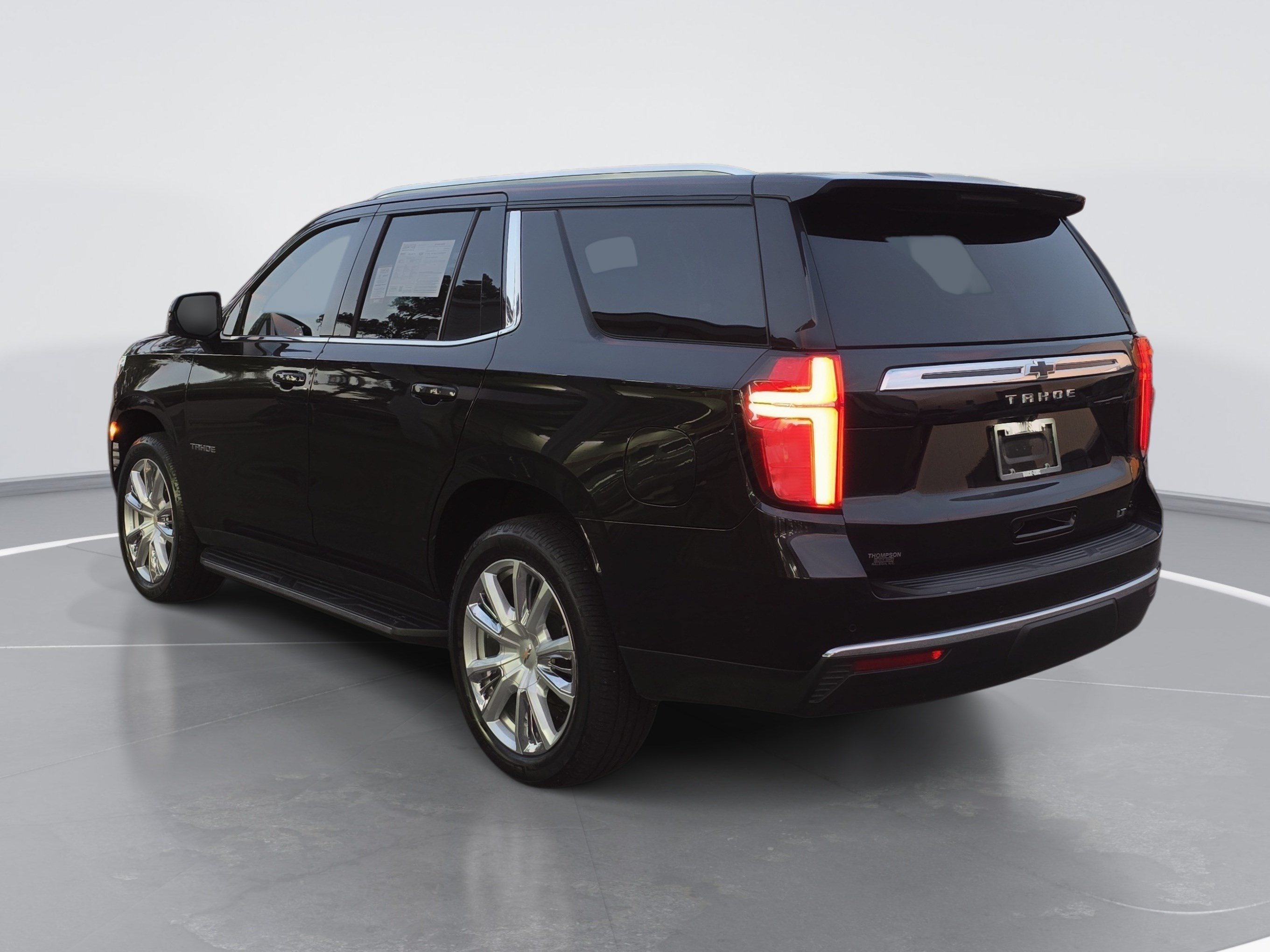 Used 2022 Chevrolet Tahoe LT w/ Luxury Package AWD/4WD image 5
