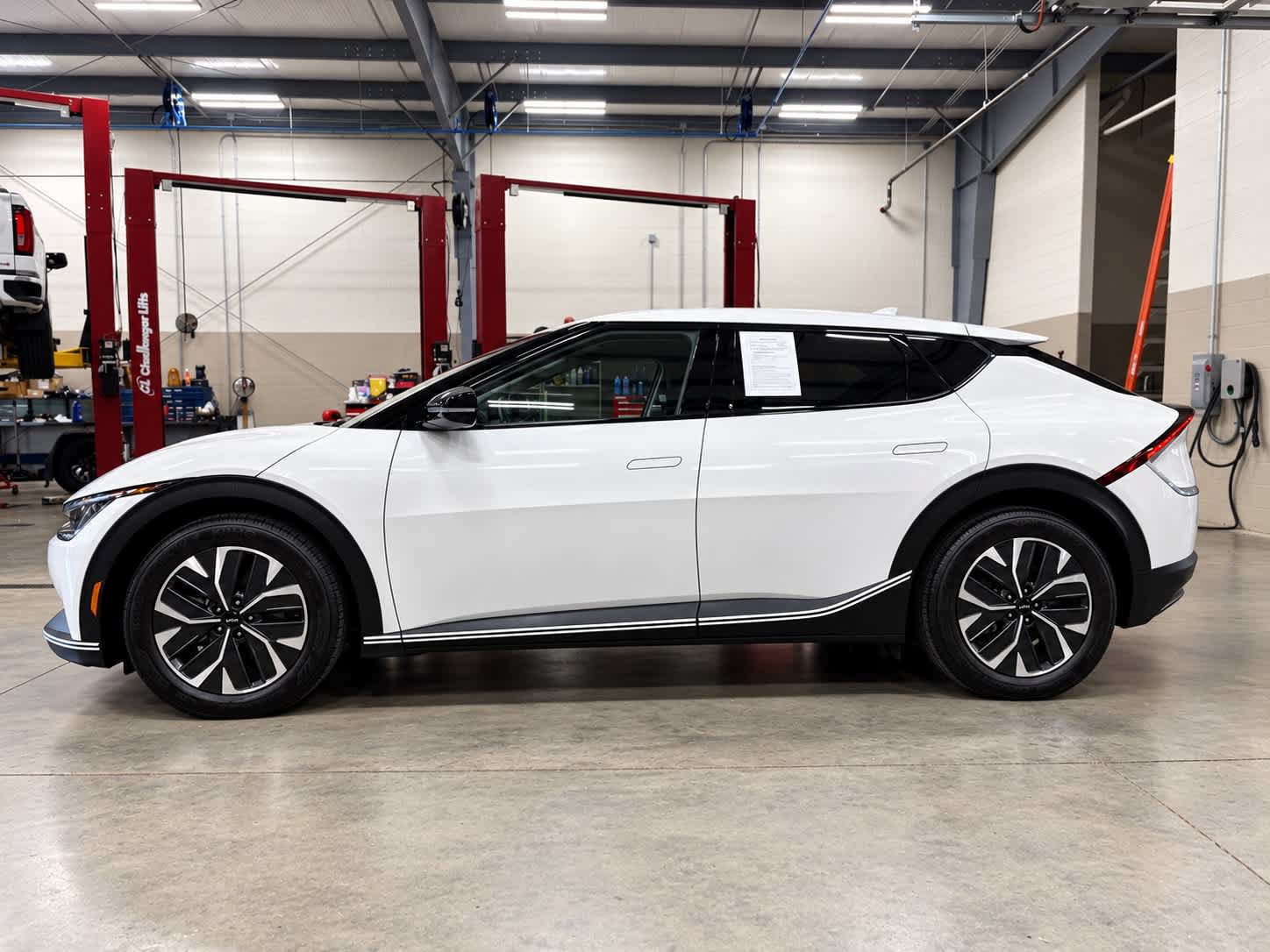 Used 2024 Kia EV6 Light AWD/4WD image 4