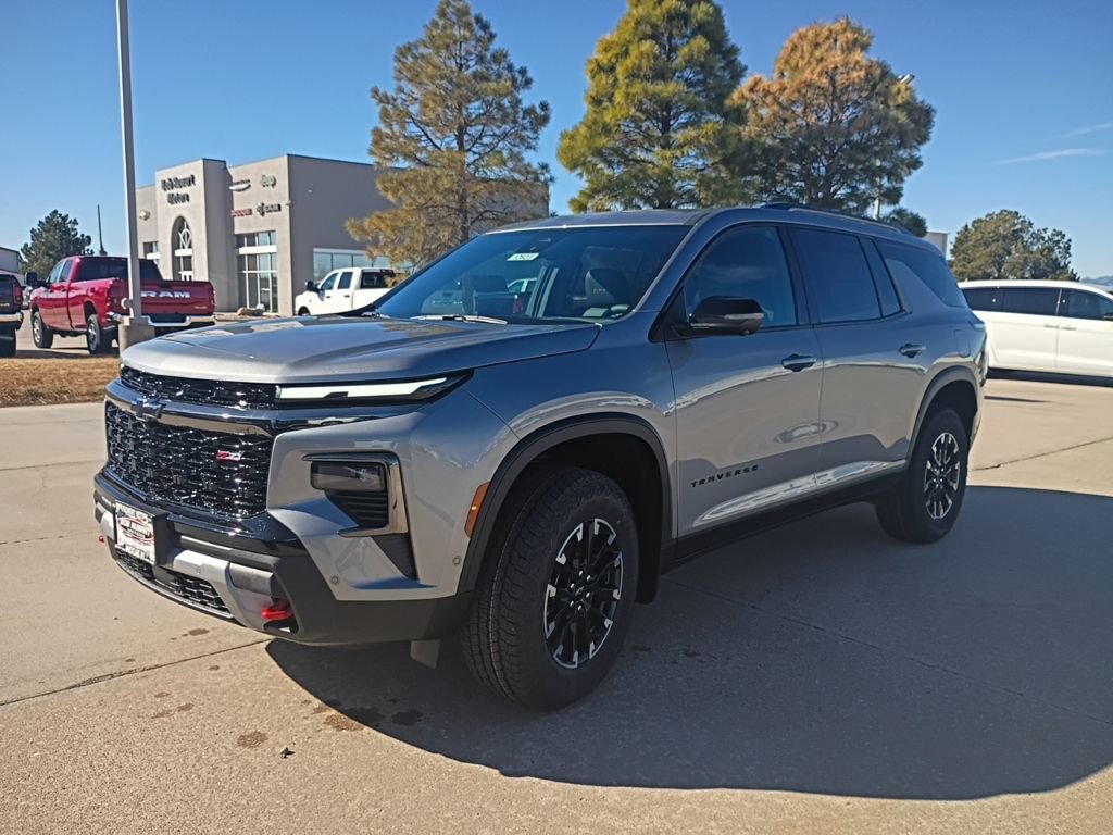 New 2026 Chevrolet Traverse Z71 w/ Enhanced Driving Package image 3