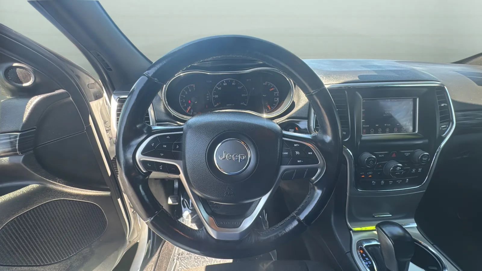 Used 2020 Jeep Grand Cherokee Laredo RWD image 22