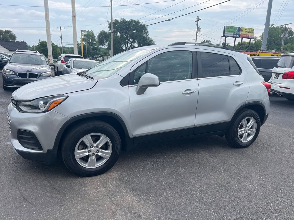 Used 2018 Chevrolet Trax LT w/ LT Convenience Package image 12