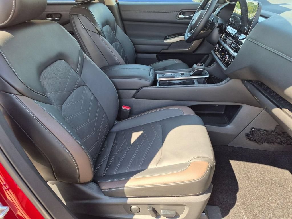 Used 2025 Nissan Pathfinder Platinum w/ Cargo Package FWD image 29
