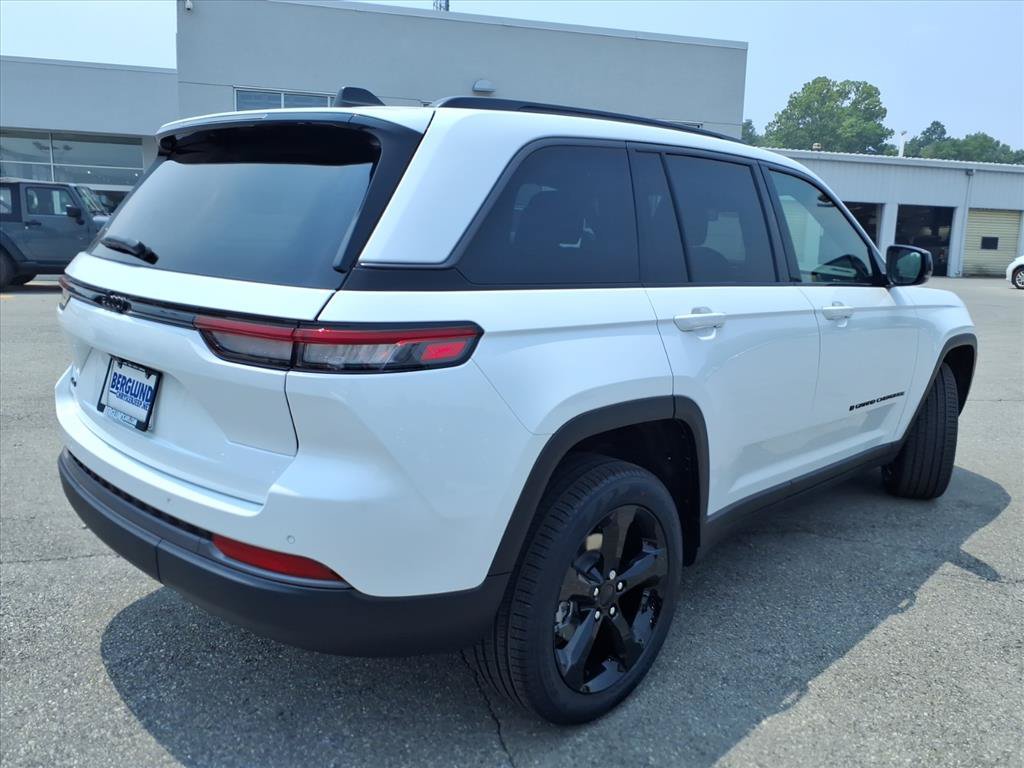 New 2026 Jeep Grand Cherokee Limited AWD/4WD image 4