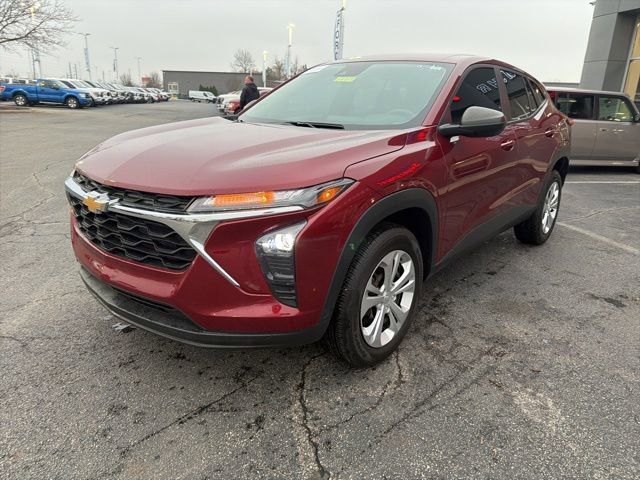 Used 2024 Chevrolet Trax LS image 2