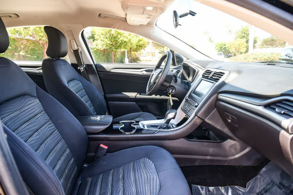 Used 2016 Ford Fusion SE FWD image 15