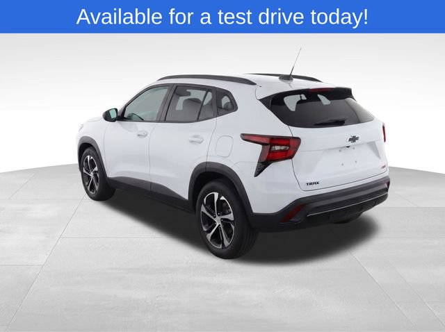 Used 2024 Chevrolet Trax RS w/ Sunroof Package FWD image 3