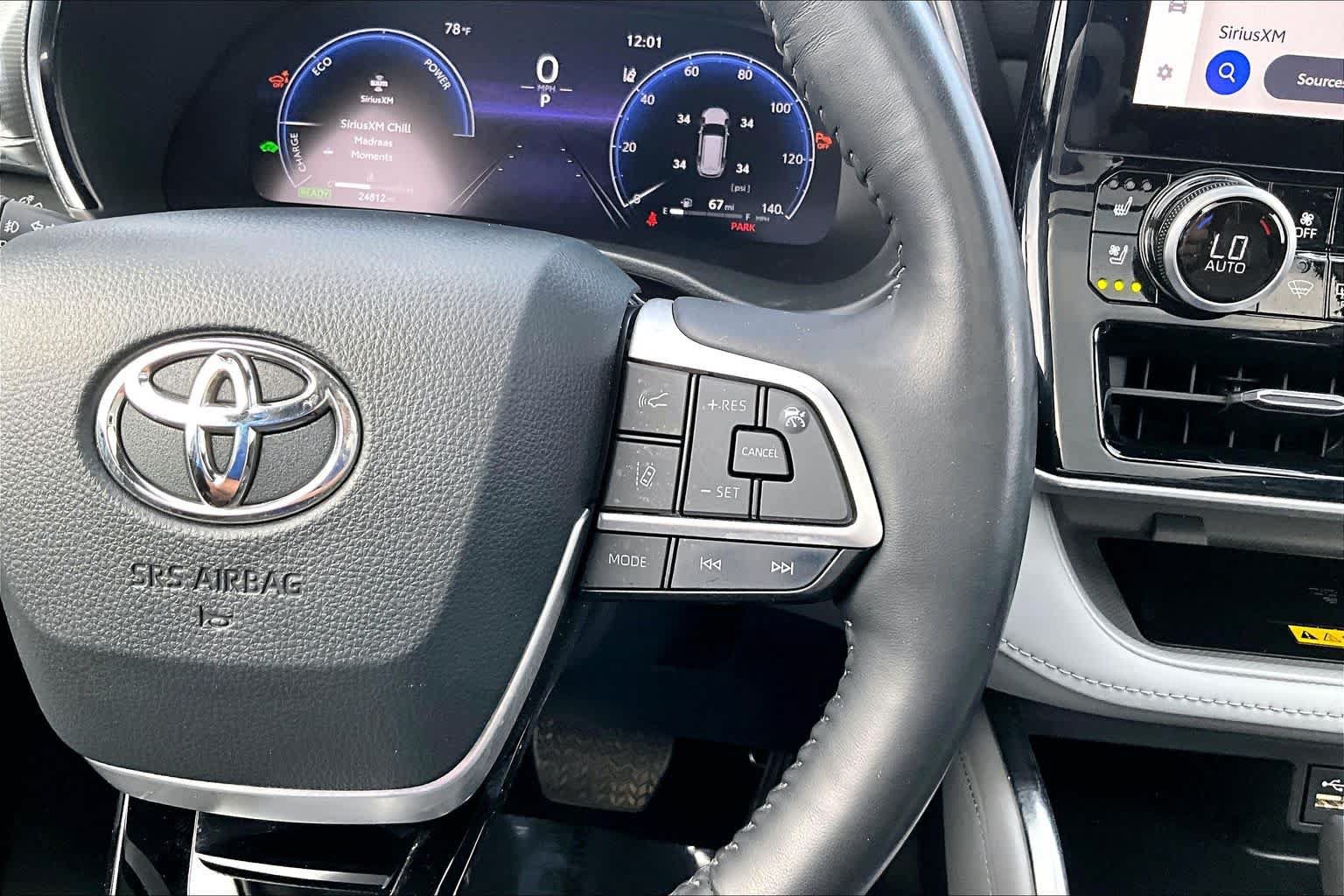 Used 2024 Toyota Highlander Platinum AWD/4WD image 25