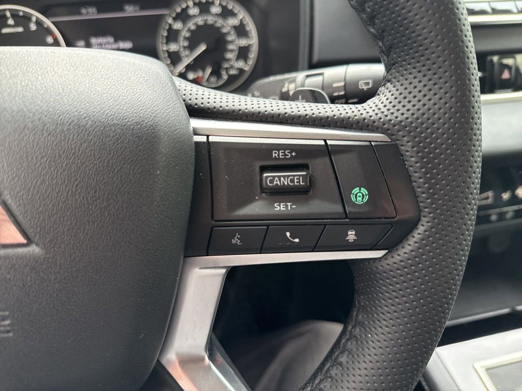 Used 2024 Mitsubishi Outlander SE AWD/4WD image 14