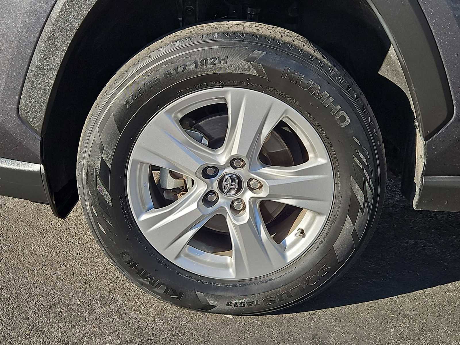 Used 2021 Toyota RAV4 XLE w/ Carpet Mat Package (TMS) image 14