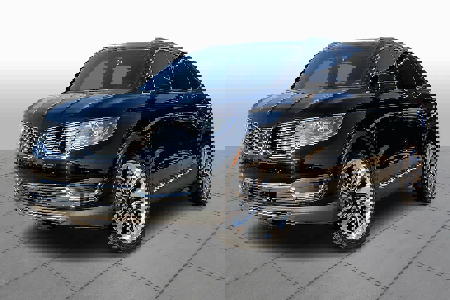 Used 2017 Lincoln MKX Reserve w/ Driver Assistance Package image 3