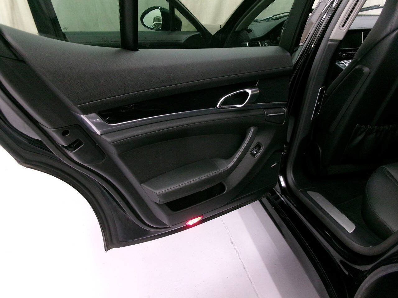 Used 2014 Porsche Panamera 4 AWD/4WD image 25