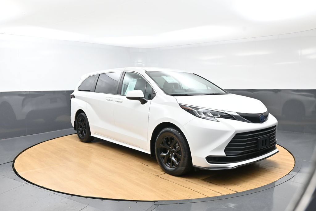 Used 2021 Toyota Sienna LE FWD image 9