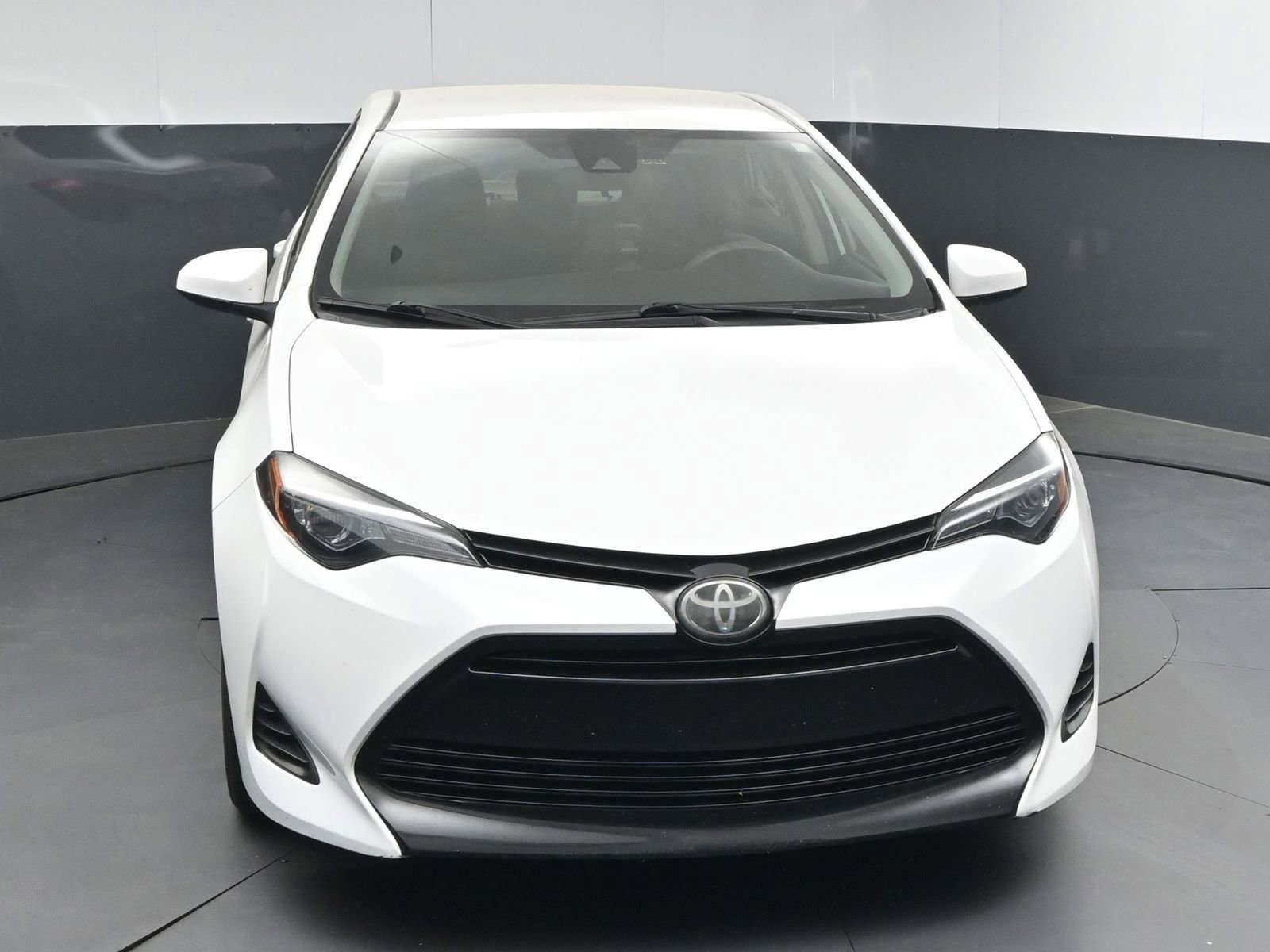 Used 2019 Toyota Corolla LE image 2