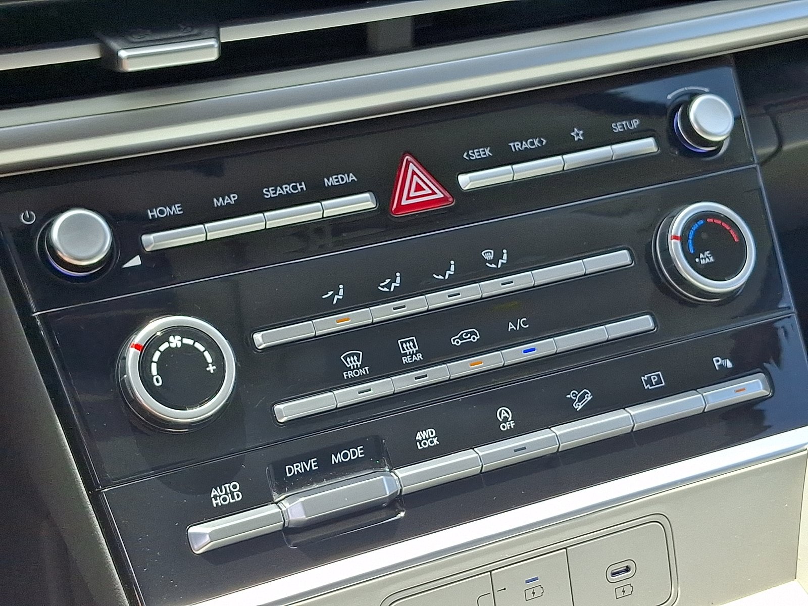 Certified 2024 Hyundai Santa Fe SE AWD/4WD image 16