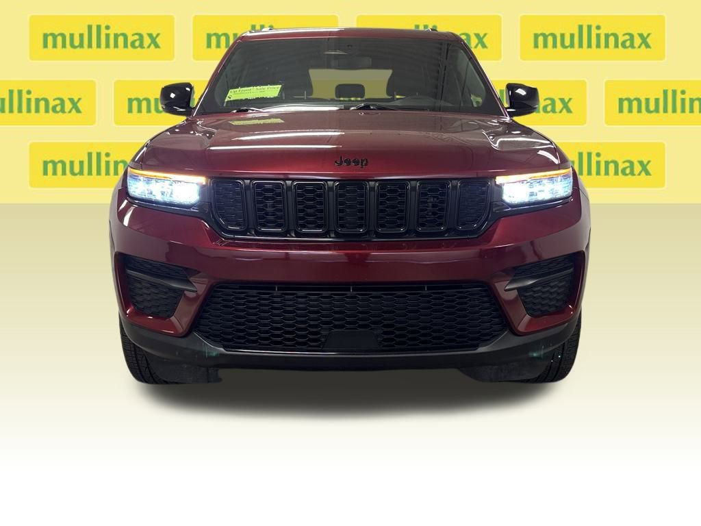 Used 2023 Jeep Grand Cherokee Altitude image 5