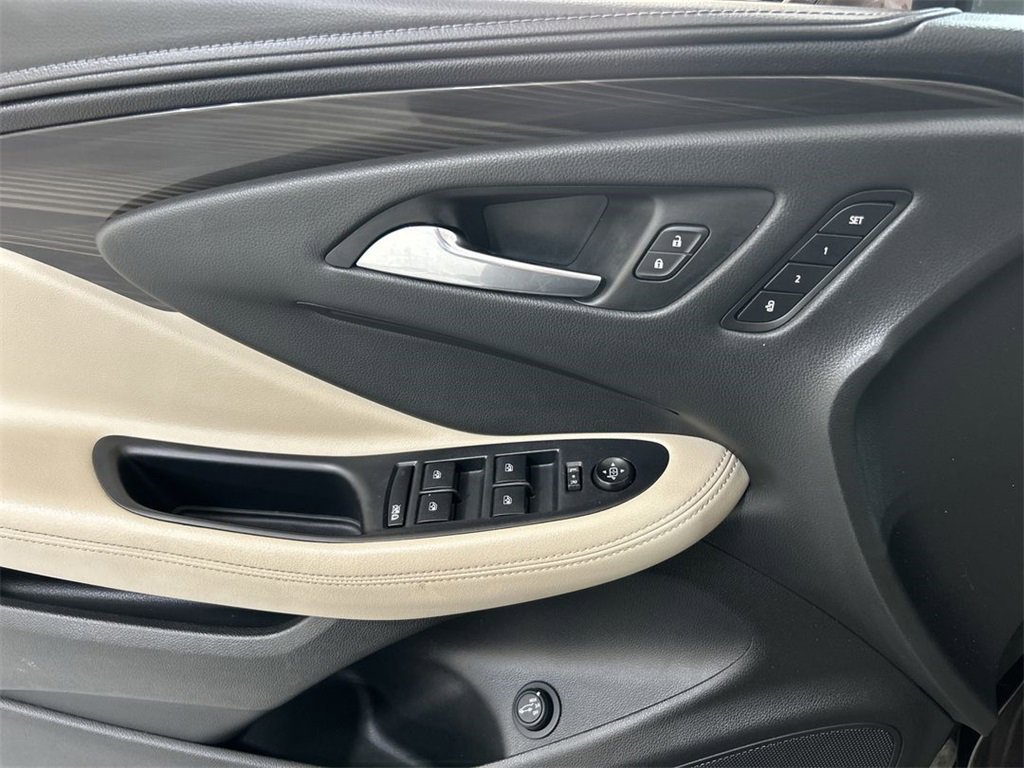 Used 2020 Buick Envision Premium w/ Driver Confidence Package image 13