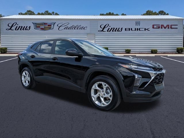 Used 2024 Chevrolet Trax LS FWD image 2