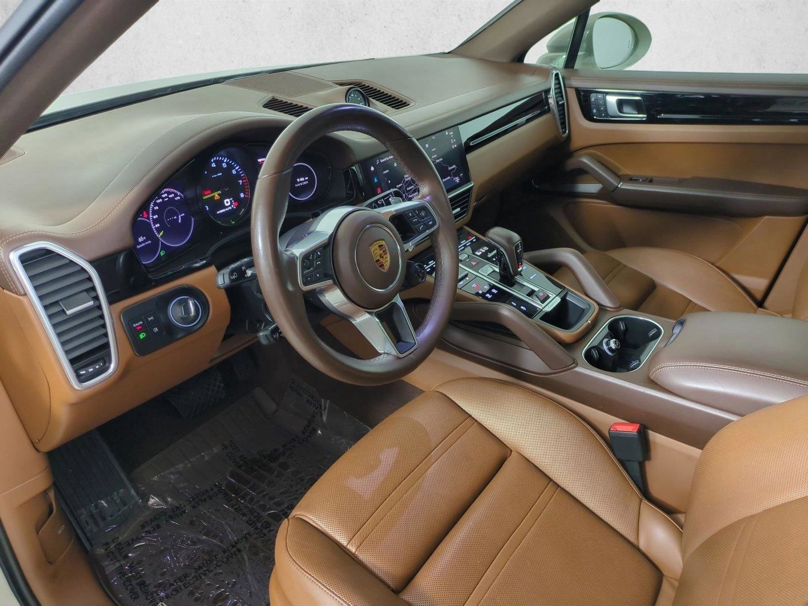 Certified 2022 Porsche Cayenne E-Hybrid Coupe AWD/4WD image 4