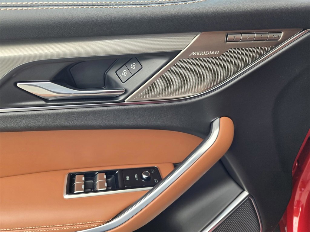 Used 2025 Jaguar F-PACE R-Dynamic S image 17