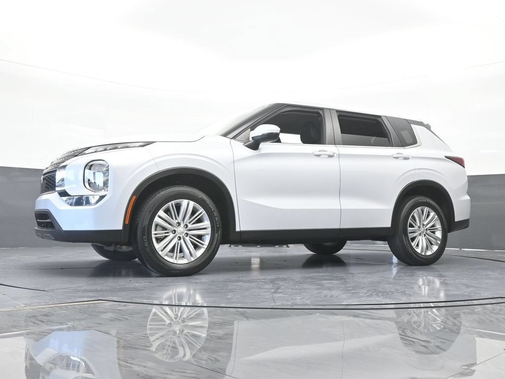 Used 2024 Mitsubishi Outlander ES FWD image 59