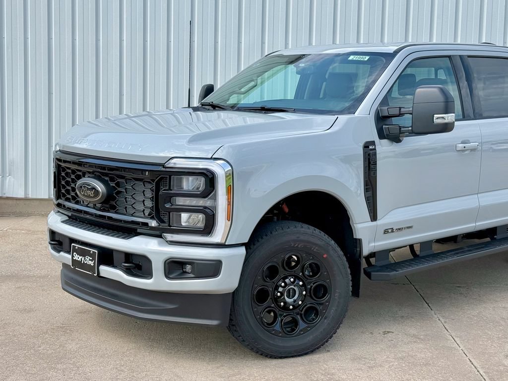New 2026 Ford F250 XLT w/ XLT Premium Package AWD/4WD image 2