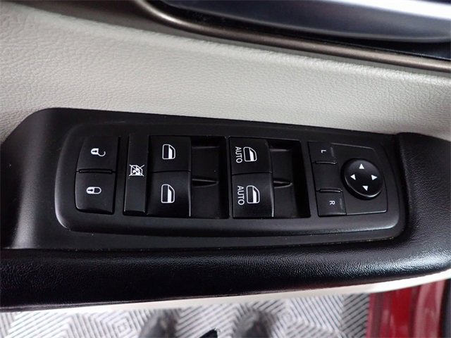 Used 2019 Chrysler Pacifica Touring-L image 19