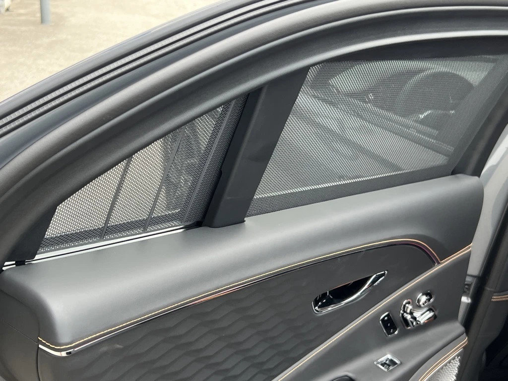 Certified 2025 Bentley Flying Spur Plug-In Hybrid image 59