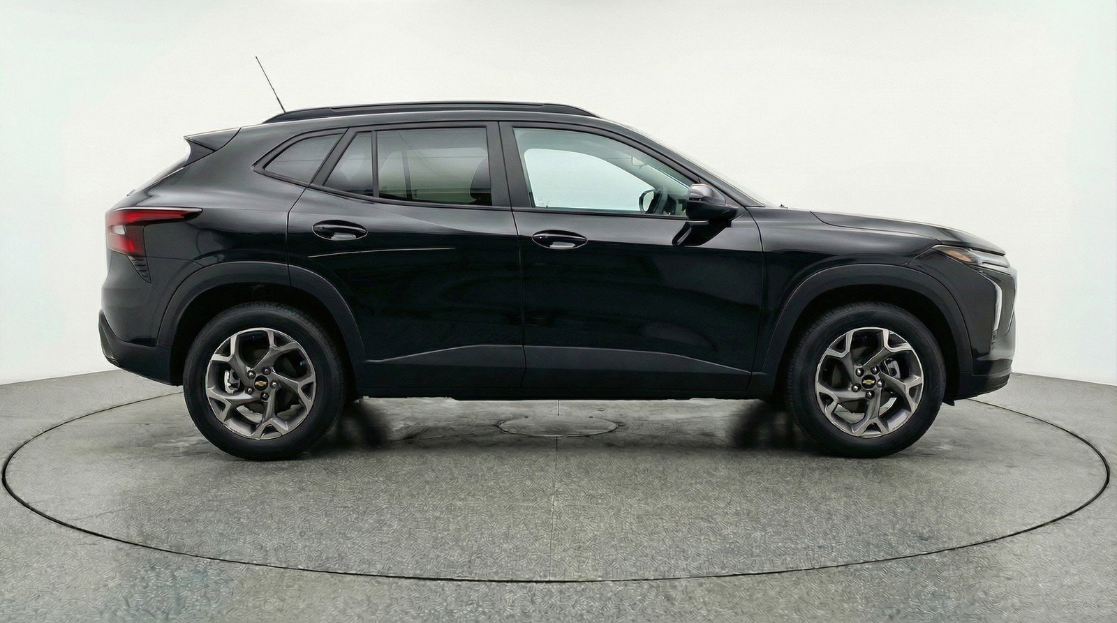 Used 2025 Chevrolet Trax LT w/ LT Convenience Package FWD image 11