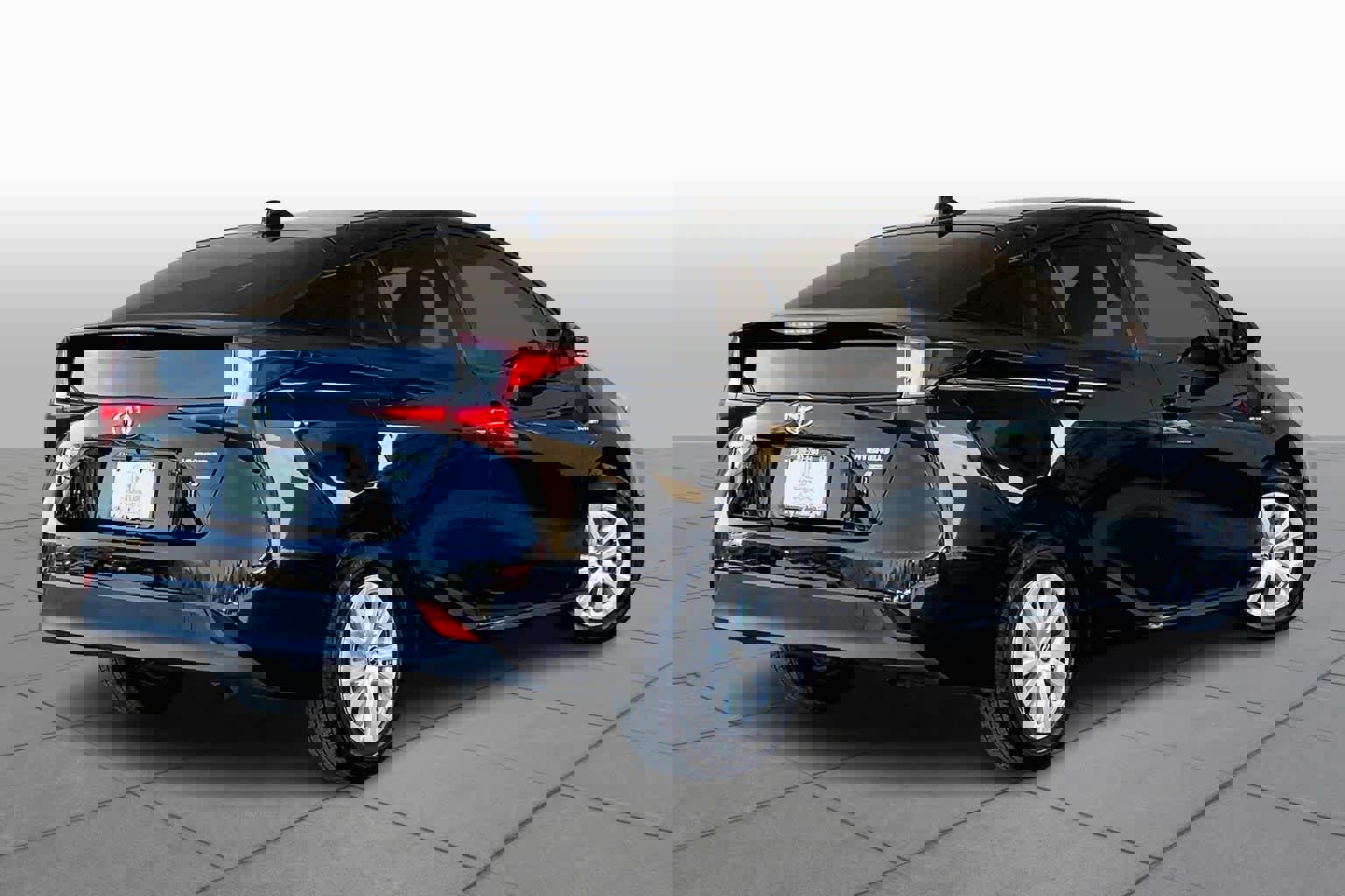 Used 2022 Toyota Prius L Eco image 13