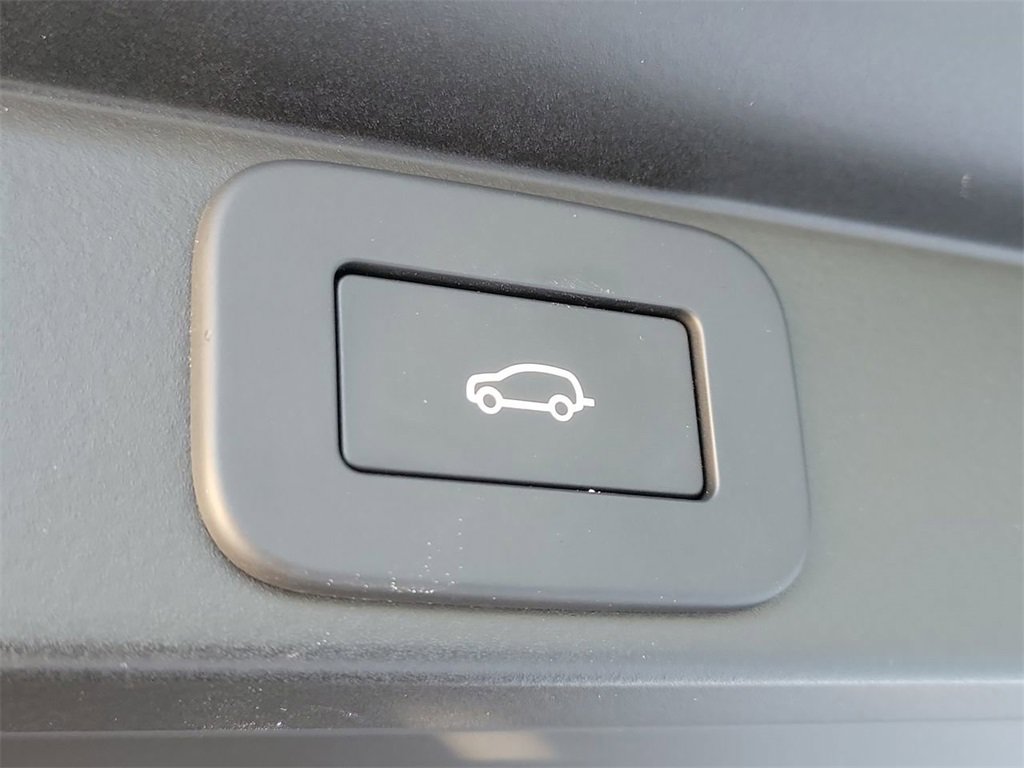 Used 2023 Land Rover Range Rover SE image 12