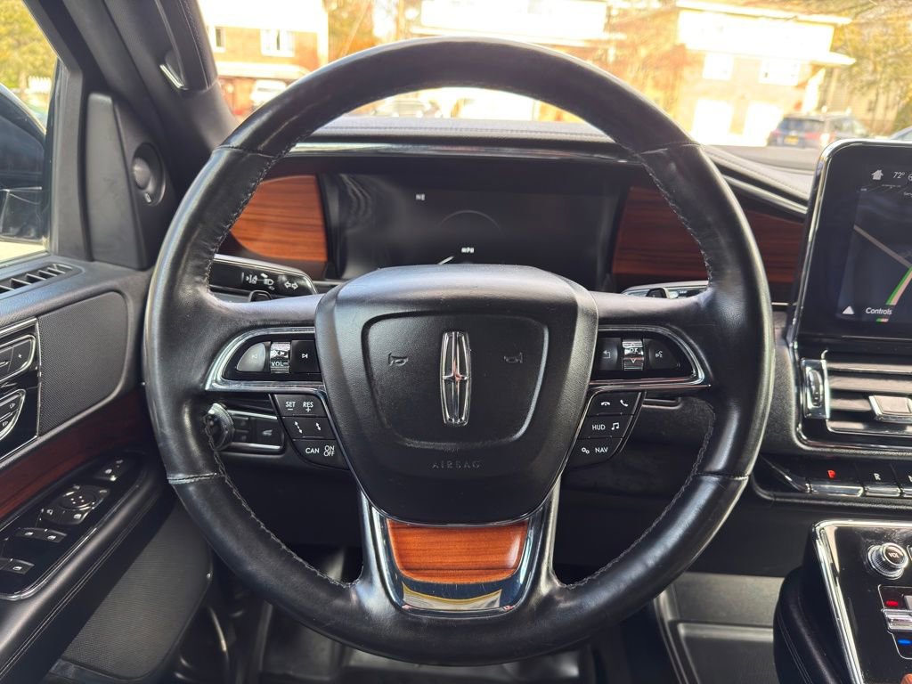 Used 2019 Lincoln Navigator Reserve image 17