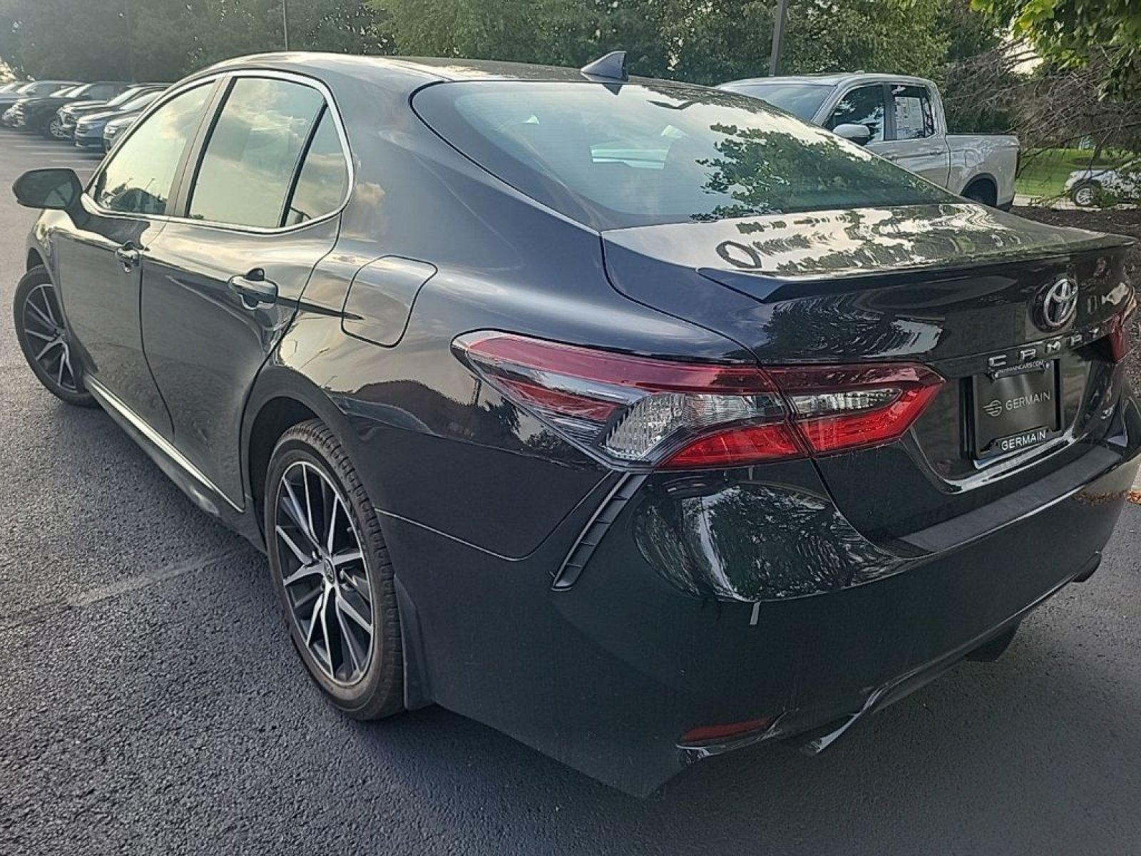 Used 2023 Toyota Camry SE w/ Convenience Package FWD image 8