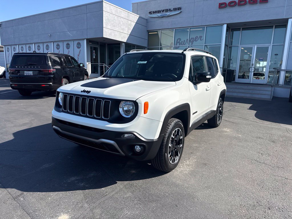 Certified 2023 Jeep Renegade Latitude AWD/4WD image 3